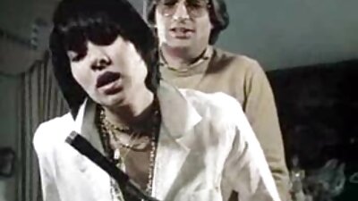 امرأة تفتح الساقين مفتوحة ، مما تسبب في افلام رومانسيه اباحيه رجل لمشاهدة لها العادة السرية