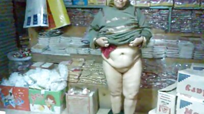 شقراء مع النظارات يحصل افلام رومانسيه جنسيه لها كس كامل وهي في ملابسها الداخلية