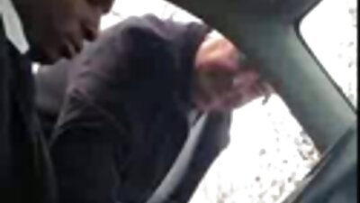 سمراء مثير تحميل افلام سكس رومانسيه مع اليدين والشفتين يغزو أريكة