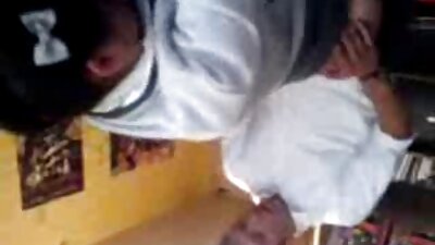 سمراء على طاولة التدليك يجعل الثلاثي مقاطع سكس رومانسية قصيرة مع الرجال