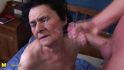 اثنين من النساء البرية ارتداء افلام سكس رومانسية اجنبية المقود على بعضها البعض اليوم