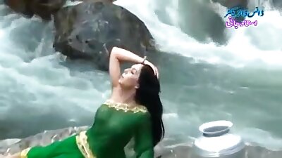 أضواء الإناث تحترق افلام سكس رومانسيه طويله في سراويل الشاب والمدخنة
